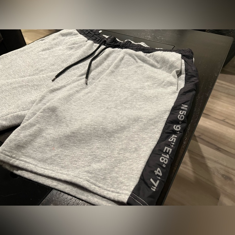 H&M Reflective Sweatshorts Size L Grey/Black
